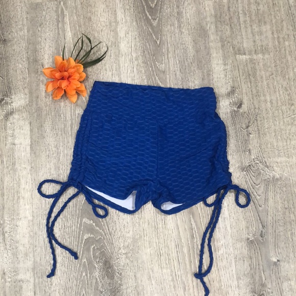 Shorts - Picture 3 of 3